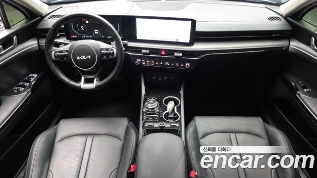 Kia K5 — interior
