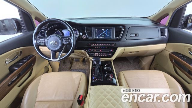 Kia Carnival — interior