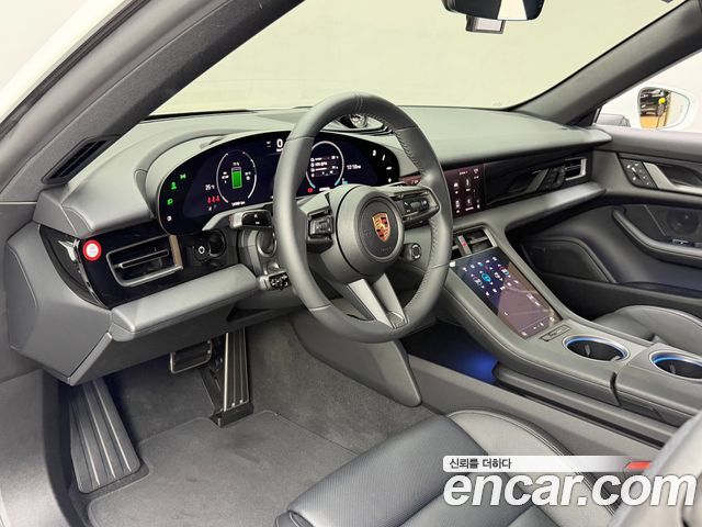 Porsche Taycan — interior