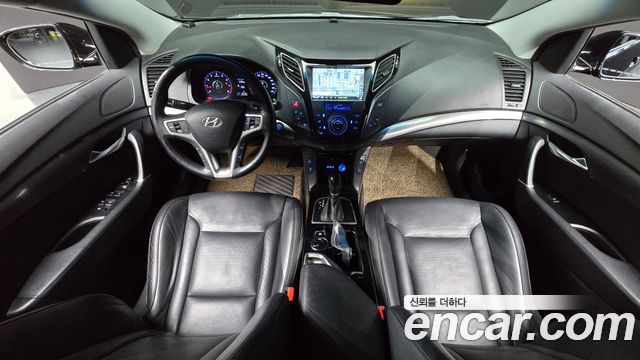 Hyundai i40 — interior