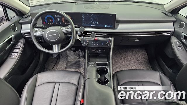 Hyundai Sonata — interior