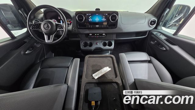Mercedes-Benz Sprinter — interior