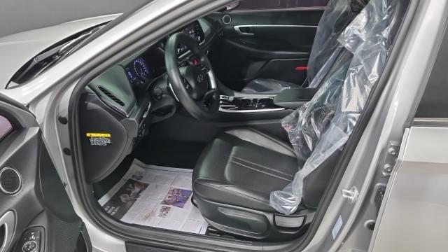 Hyundai Sonata — interior