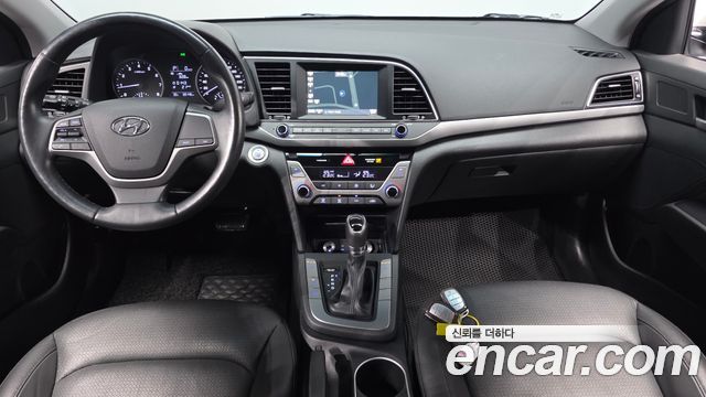 Hyundai Avante — interior