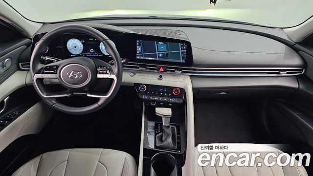 Hyundai Avante — interior