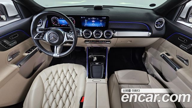 Mercedes-Benz GLB-Class — interior