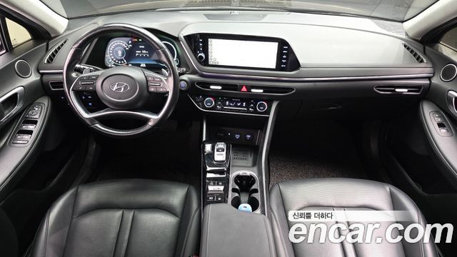Hyundai Sonata — interior