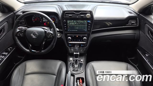 KG Mobility Tivoli — interior
