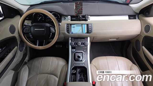Land Rover Range Rover Evoque — interior