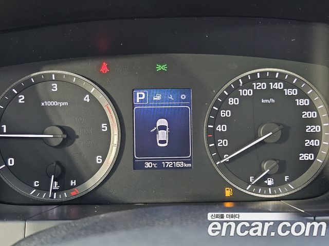 Hyundai Sonata — interior