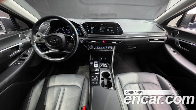 Hyundai Sonata — interior
