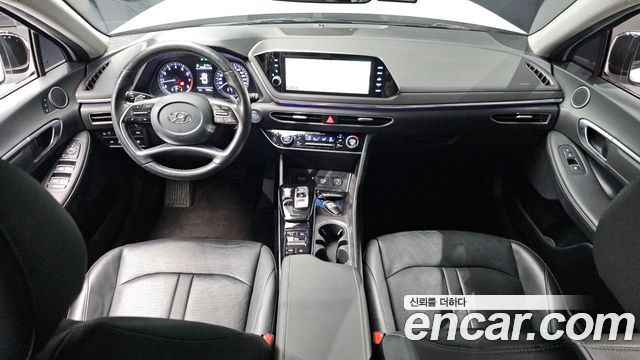 Hyundai Sonata — interior