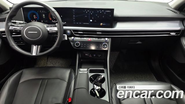 Hyundai Sonata — interior