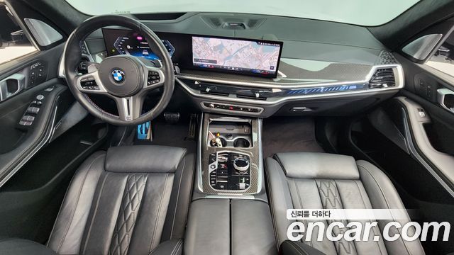 BMW X7 — interior