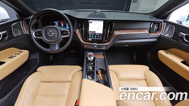 Volvo XC60 — interior