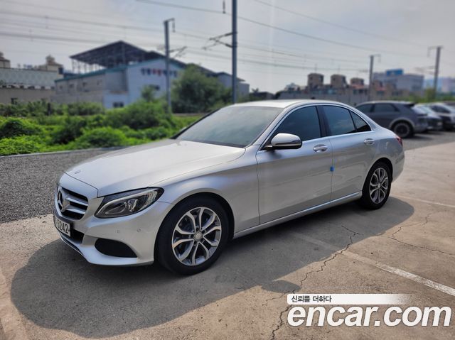 Mercedes-Benz C-Class — interior