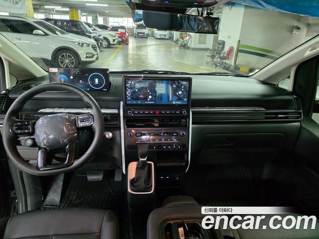 Hyundai Staria — interior