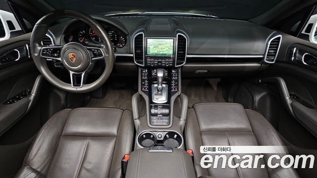 Porsche Cayenne — interior