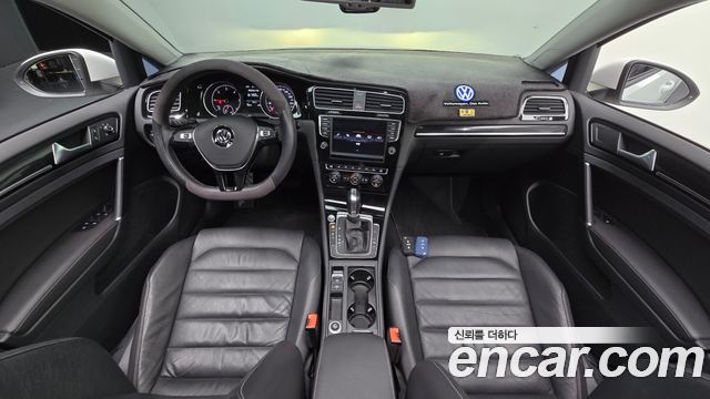 Volkswagen Golf — interior