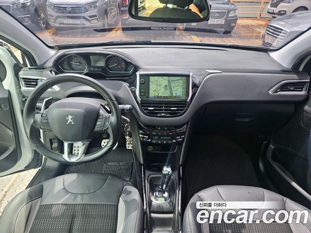 Peugeot 2008 — interior