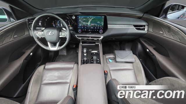 Lexus RX — interior