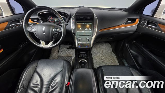 Lincoln MKC — interior