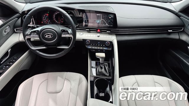 Hyundai Avante — interior