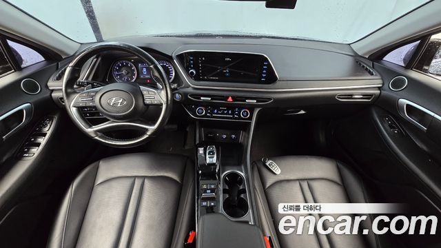 Hyundai Sonata — interior