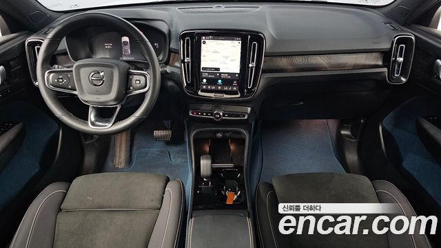 Volvo C40 — interior