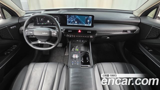 Kia K8 — interior