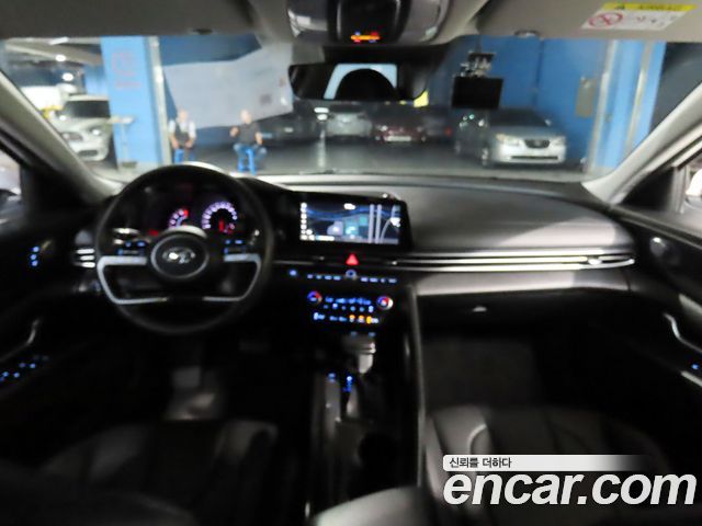 Hyundai Avante — interior