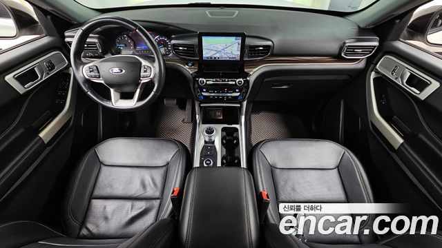 Ford Explorer — interior