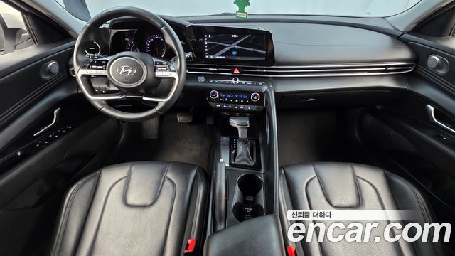 Hyundai Avante — interior