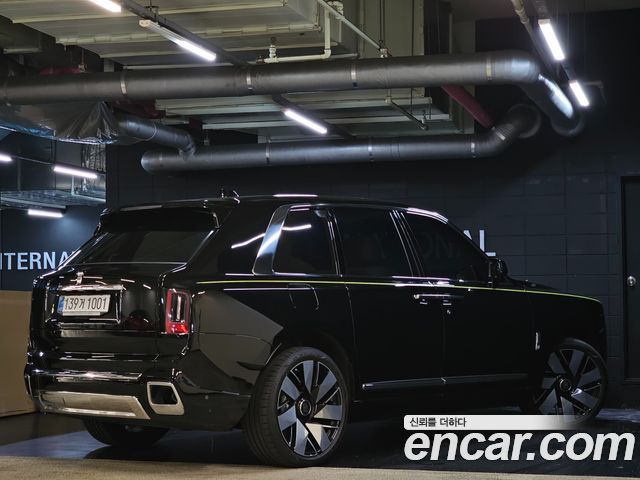 Rolls-Royce Cullinan — interior
