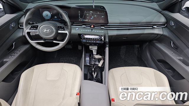 Hyundai Avante — interior