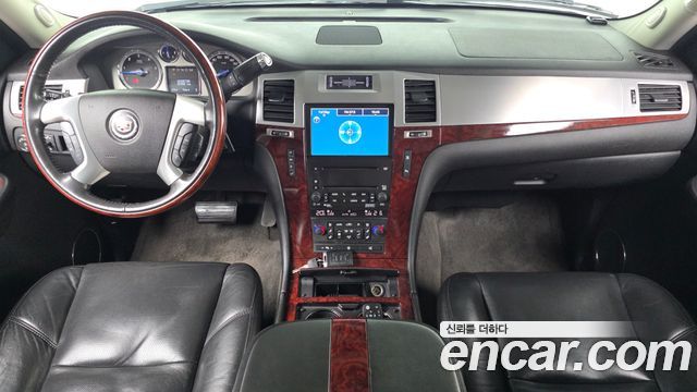 Cadillac Escalade — interior