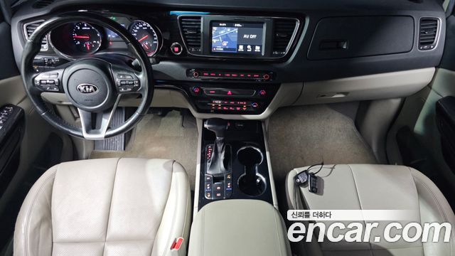 Kia Carnival — interior
