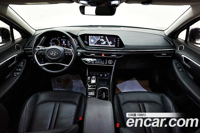 Hyundai Sonata — interior