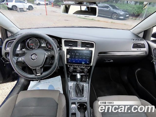 Volkswagen Golf — interior