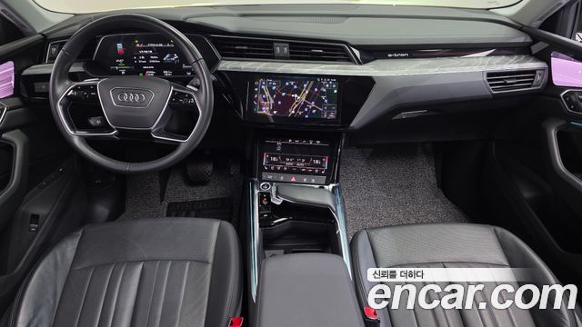 Audi e-tron — interior