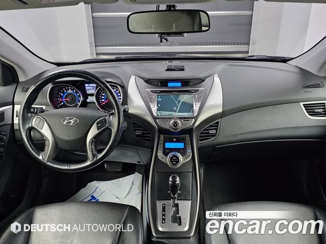 Hyundai Avante — interior