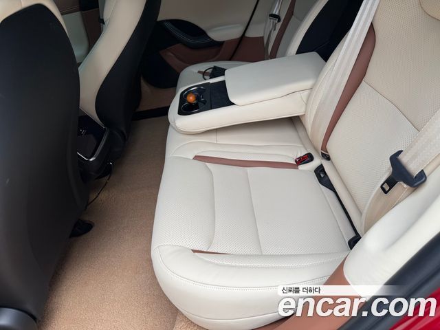 Tesla Model S — interior