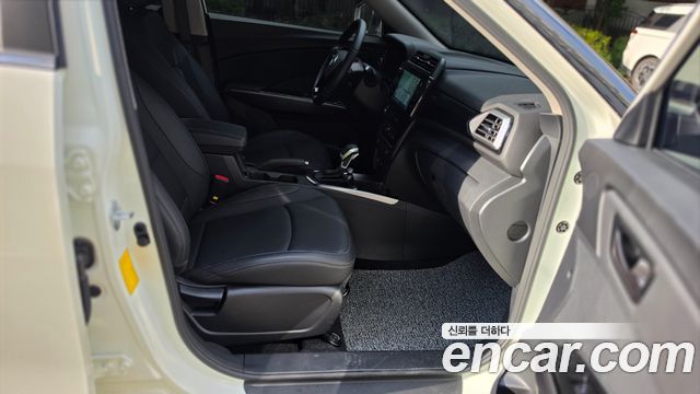 KG Mobility Tivoli — interior