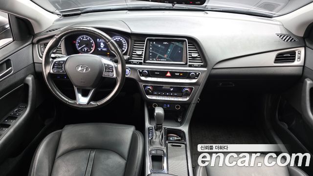 Hyundai Sonata — interior