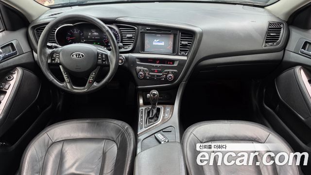 Kia K5 — interior