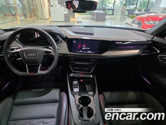 Audi RS e-tron GT — interior
