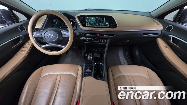 Hyundai Sonata — interior