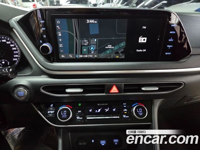 Hyundai Sonata — interior