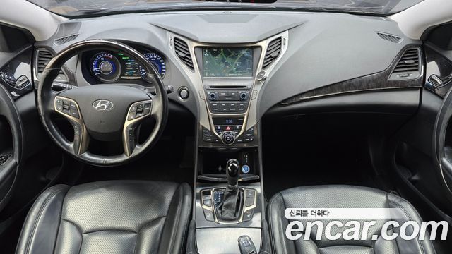 Hyundai Grandeur — interior