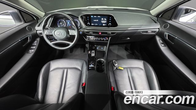 Hyundai Sonata — interior